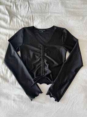 Black Long Sleeve Ruched V-Neck Crop Top